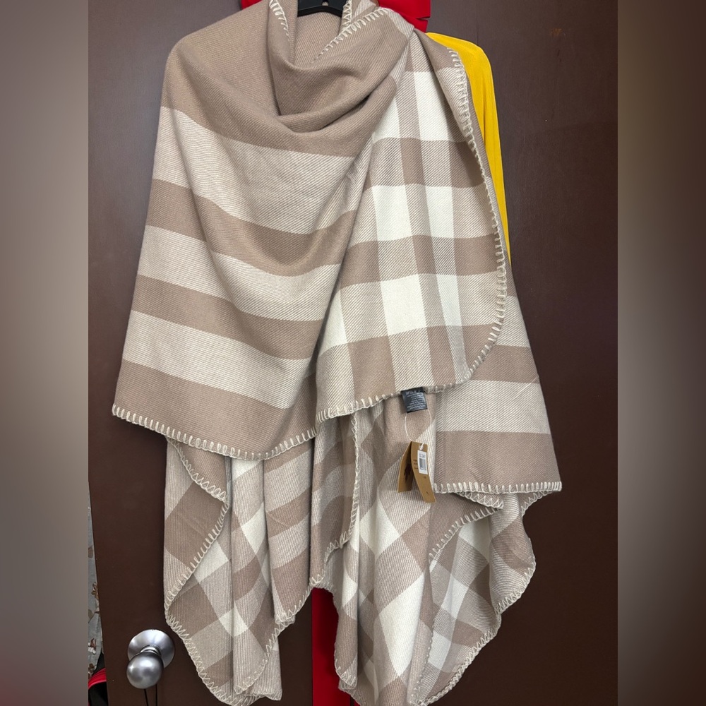 Boho Western Plaid Poncho. Super Soft and Versatile. Beautifully crafted. OSFM - Picture 4 of 9